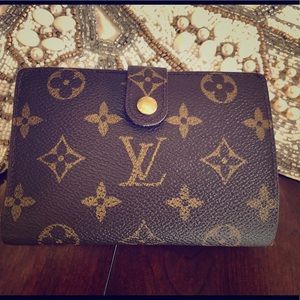{SOLD} Authentic Louis Vuitton kiss lock wallet